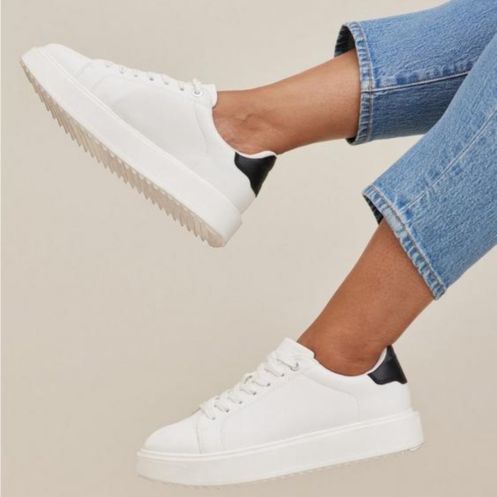 NWT Torrid Chunky Lace-Up Sneaker 10.5 (WW)